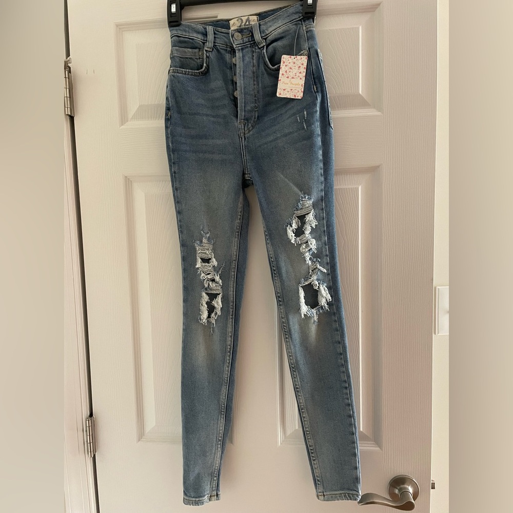 NWT size 24 Free People High Waisted Ripped Skinny Jeans